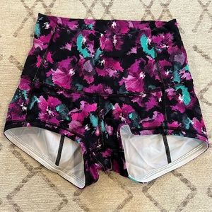 Lululemon size 6 shorts